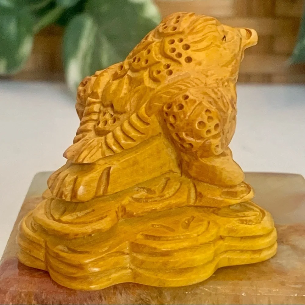 Vintage Boxwood Money Frog Netsuke Animal Figurine Hand Carved Wooden Figure 2